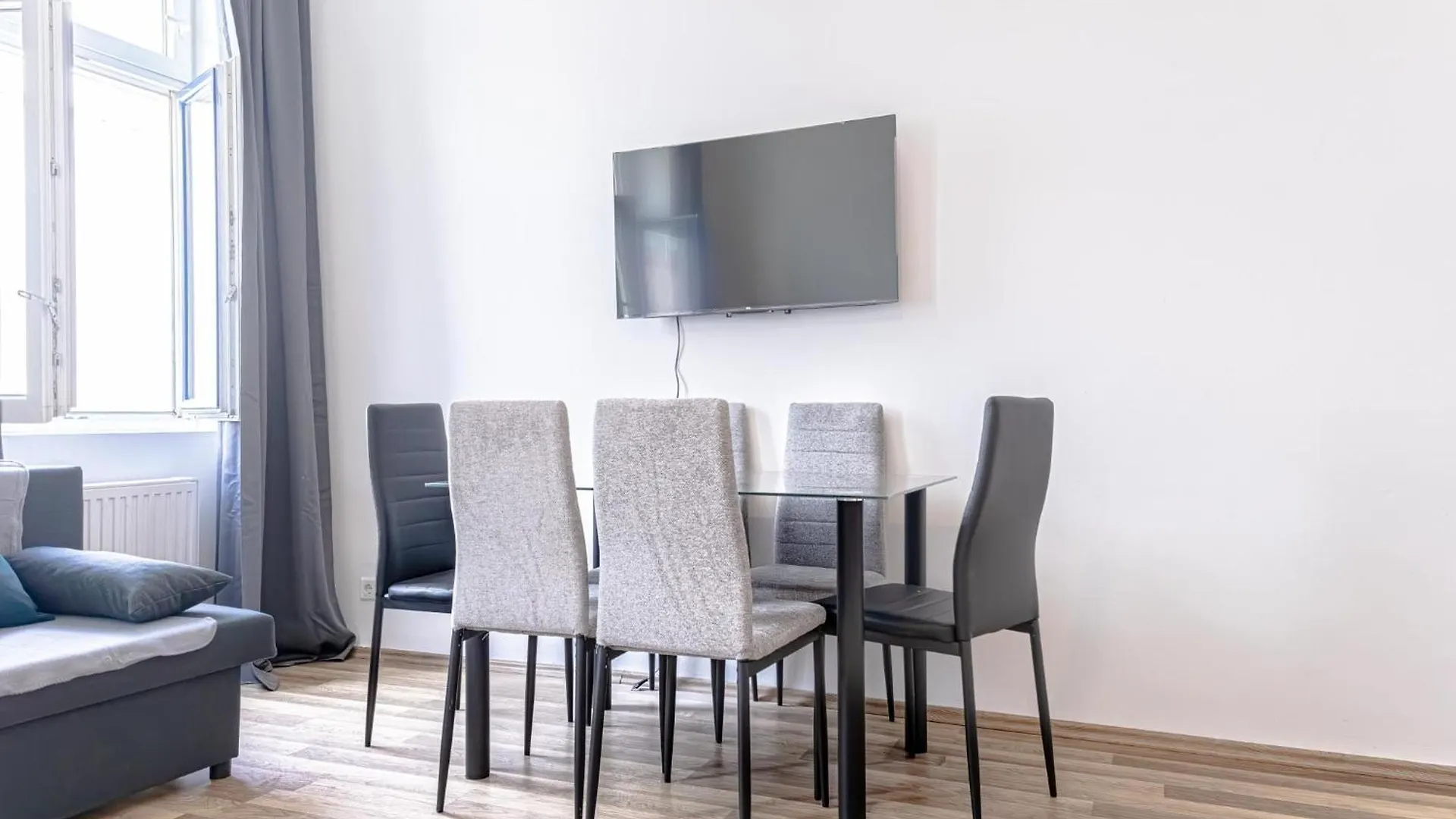 Apartment Explore Vienna 2Br And 1Lr Retreat Near Westbahnhof