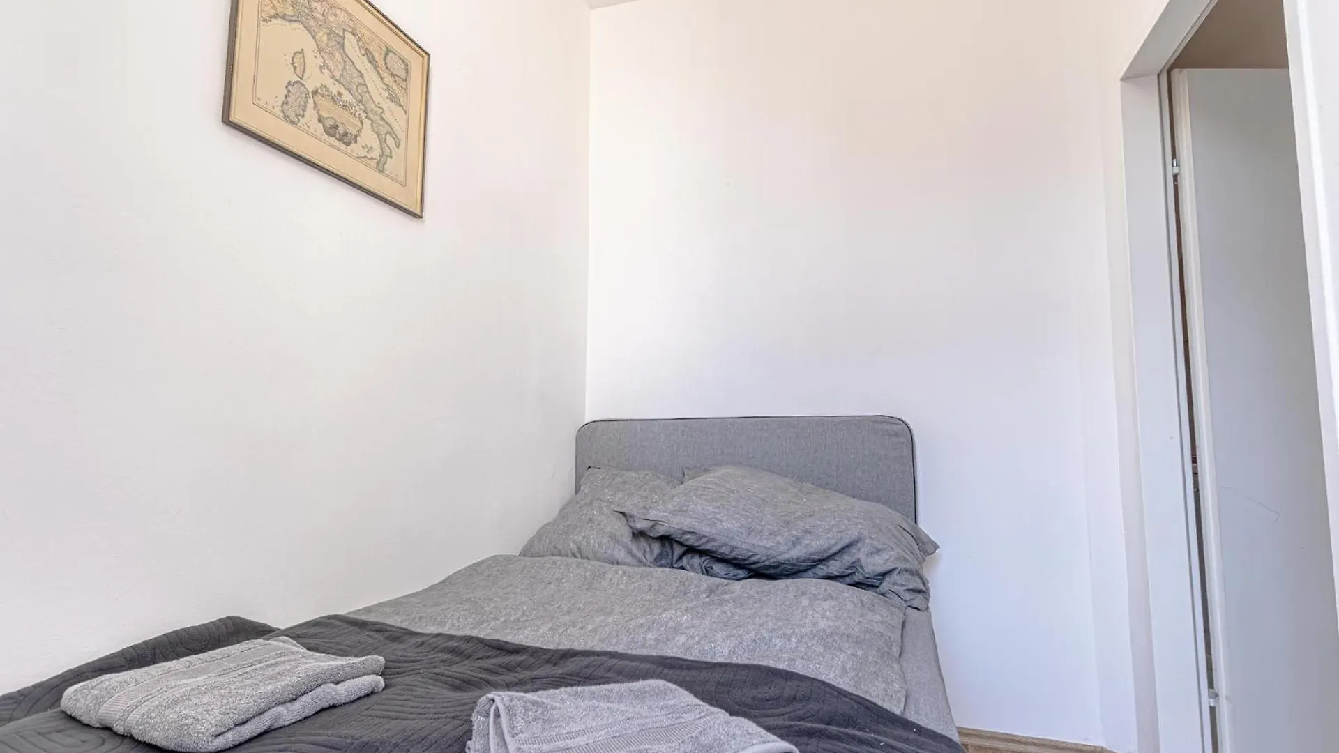 Explore Vienna 2Br And 1Lr Retreat Near Westbahnhof 0*,  Austria