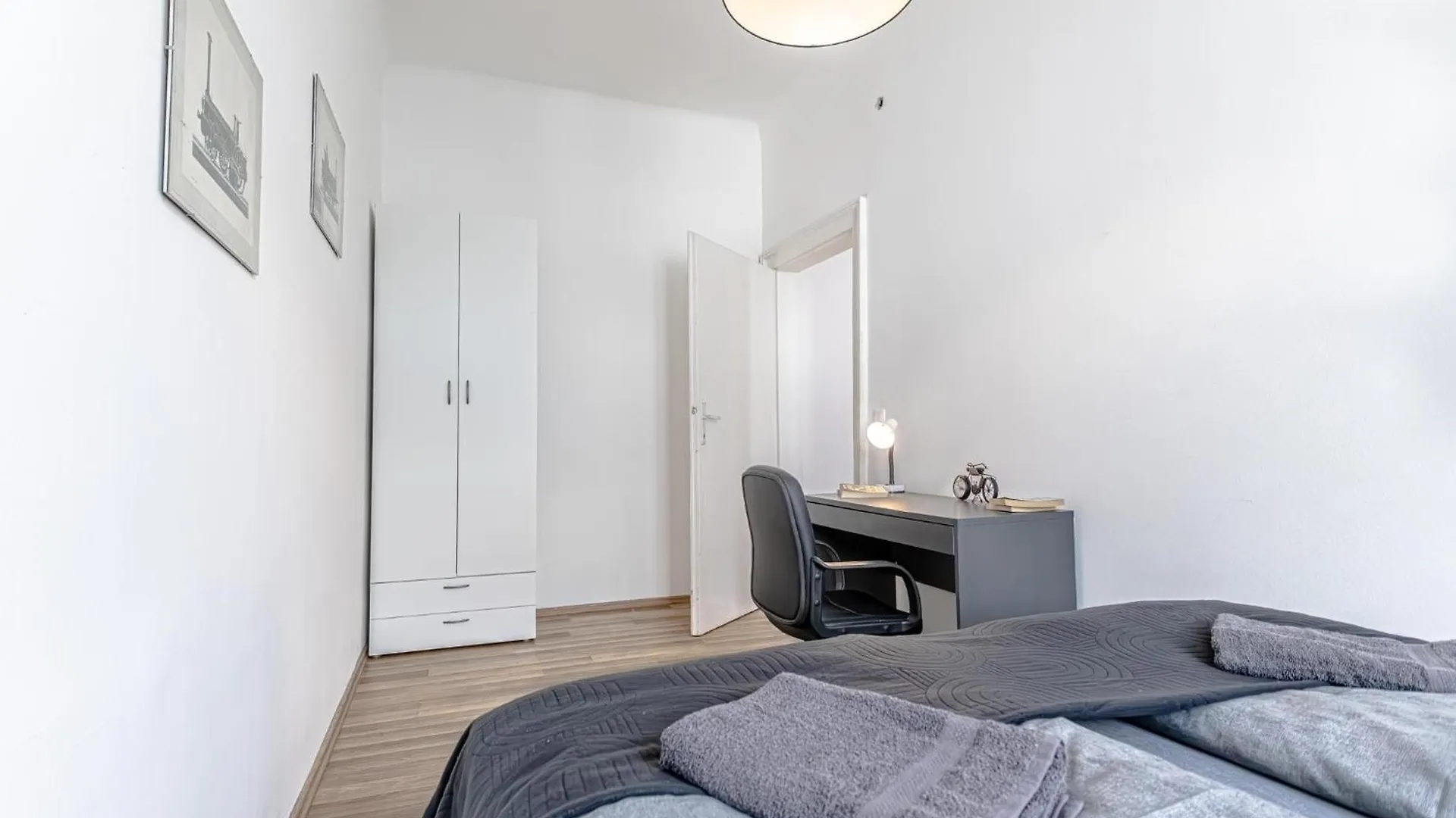 Explore Vienna 2Br And 1Lr Retreat Near Westbahnhof 0*,  Austria