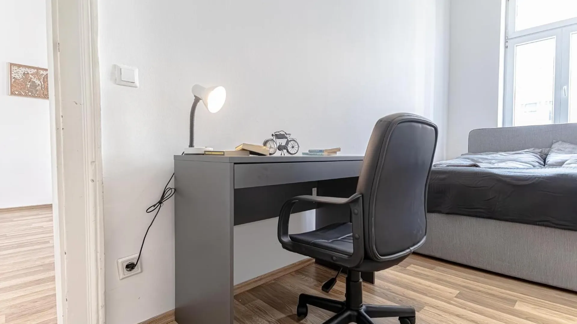 Explore Vienna 2Br And 1Lr Retreat Near Westbahnhof Apartment