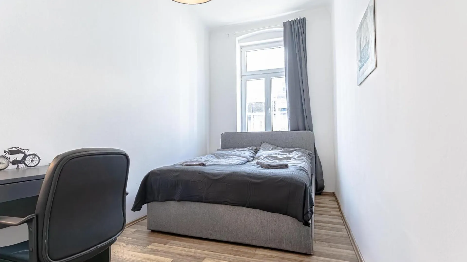 Apartment Explore Vienna 2Br And 1Lr Retreat Near Westbahnhof Austria